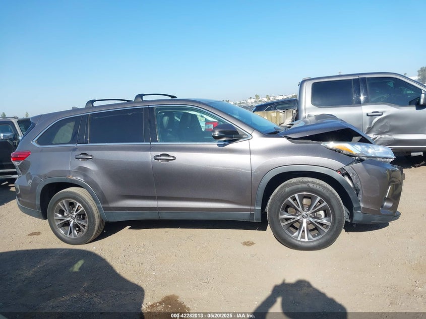 2019 TOYOTA HIGHLANDER LE PLUS - 5TDZZRFH3KS296579
