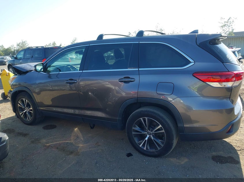 2019 TOYOTA HIGHLANDER LE PLUS - 5TDZZRFH3KS296579