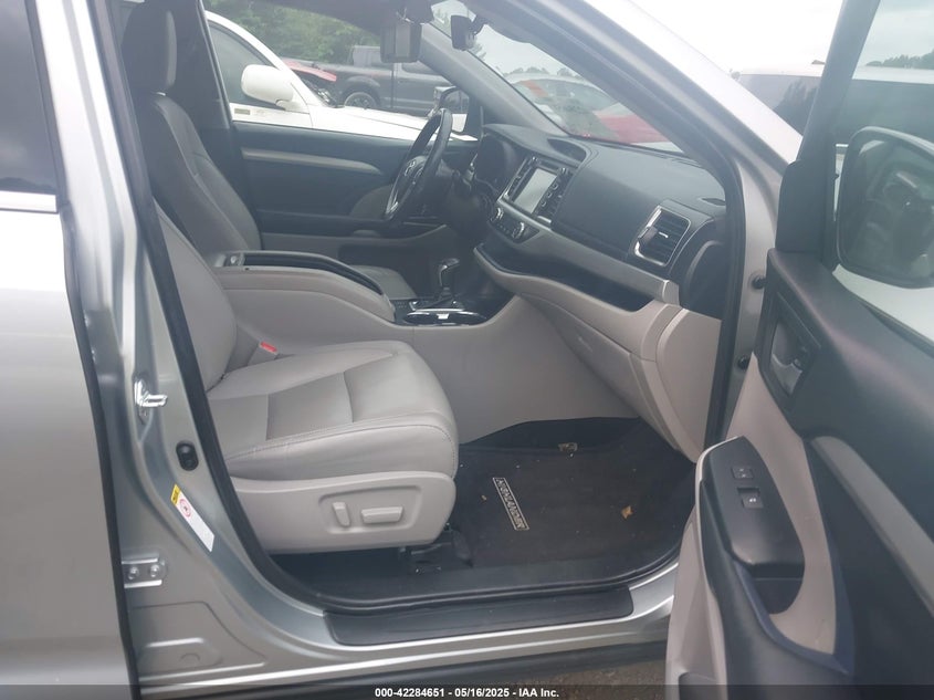 2019 TOYOTA HIGHLANDER XLE - 5TDKZRFH5KS563030