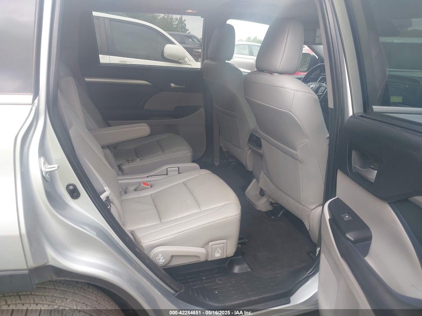 2019 TOYOTA HIGHLANDER XLE - 5TDKZRFH5KS563030