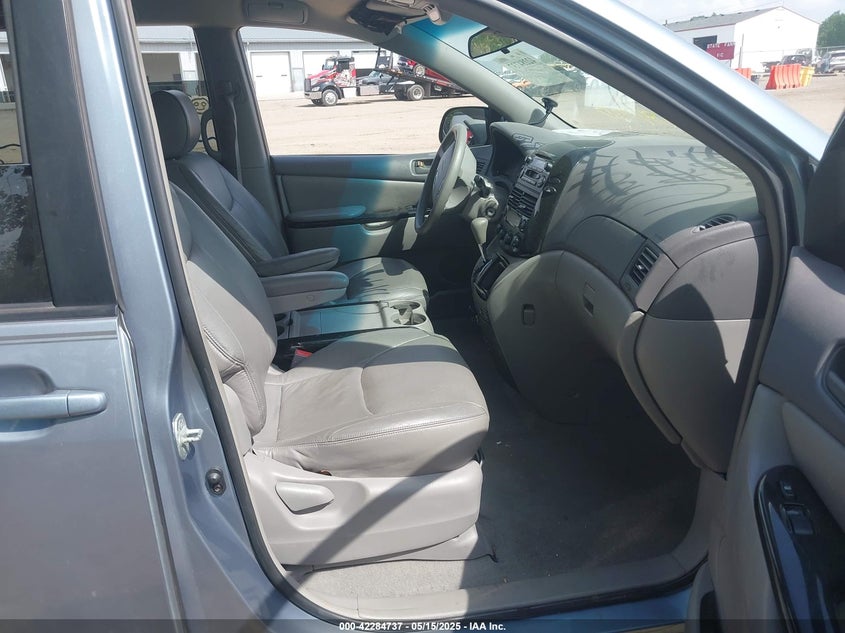 2004 Toyota Sienna Le