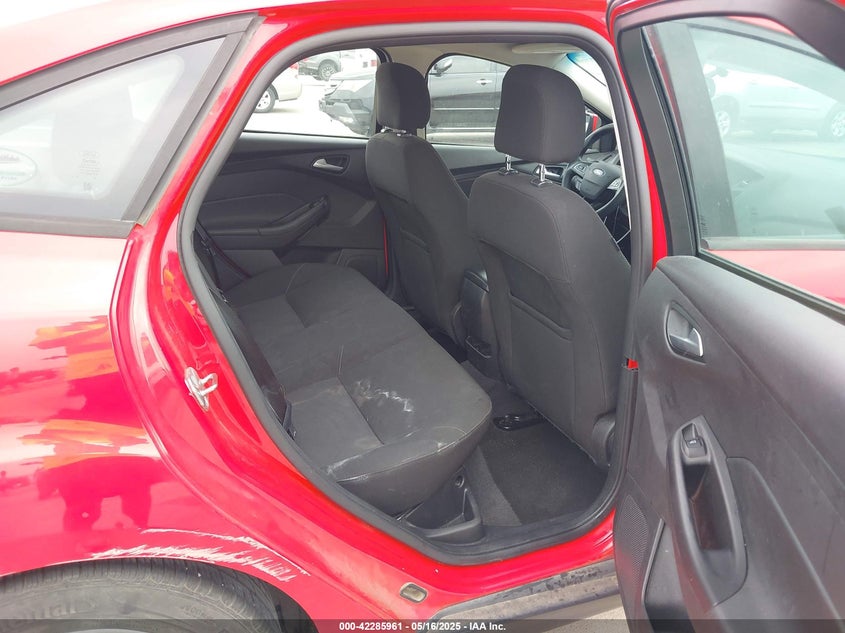 2015 FORD FOCUS SE - 1FADP3F25FL205673