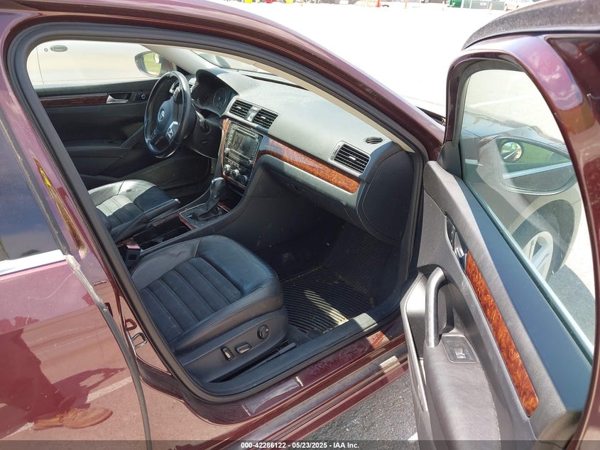 2012 VOLKSWAGEN PASSAT VIN: 1VWCN7A30CC054575