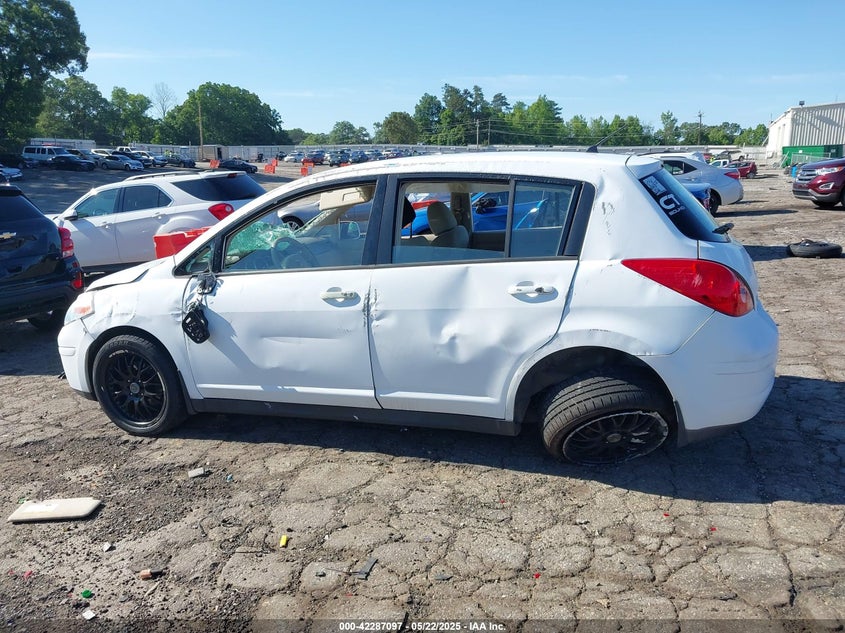 2009 Nissan Versa 1.8S VIN: 3N1BC13E99L496299 Lot: 42287097