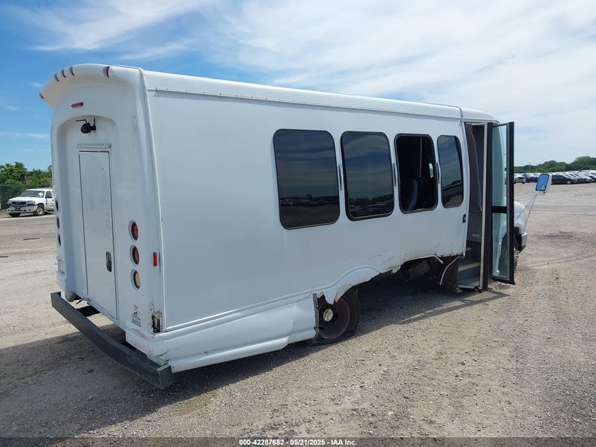 2009 Ford E-450 Cutaway VIN: 1FDXE45S49DA26698 Lot: 42287682
