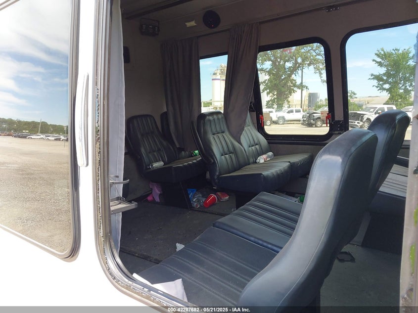 2009 Ford E-450 Cutaway VIN: 1FDXE45S49DA26698 Lot: 42287682