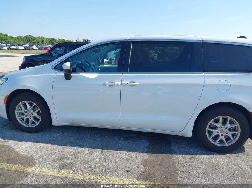 2023 Chrysler Pacifica Touring L VIN: 2C4RC1BG9PR624541 Lot: 42289099