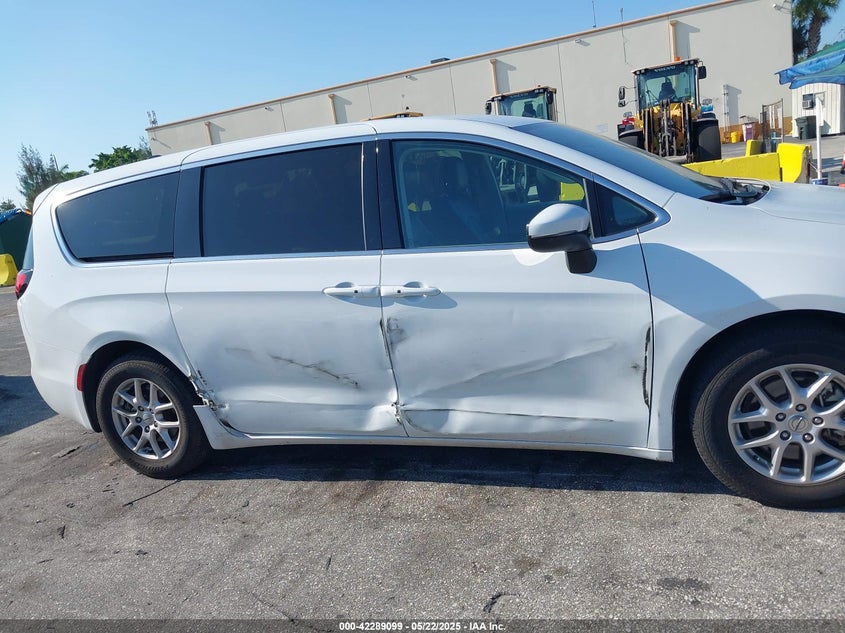 2023 Chrysler Pacifica Touring L VIN: 2C4RC1BG9PR624541 Lot: 42289099