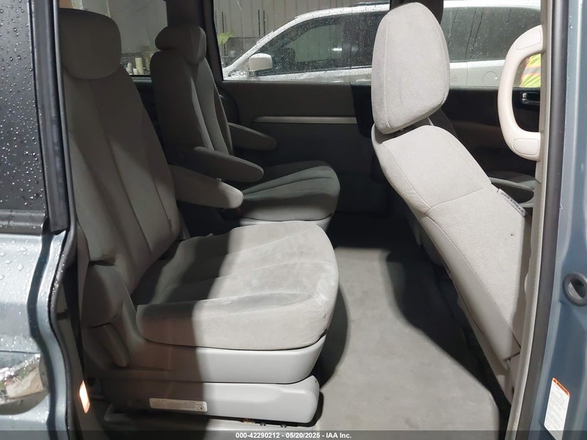 2007 HYUNDAI ENTOURAGE VIN: KNDMC233176025894