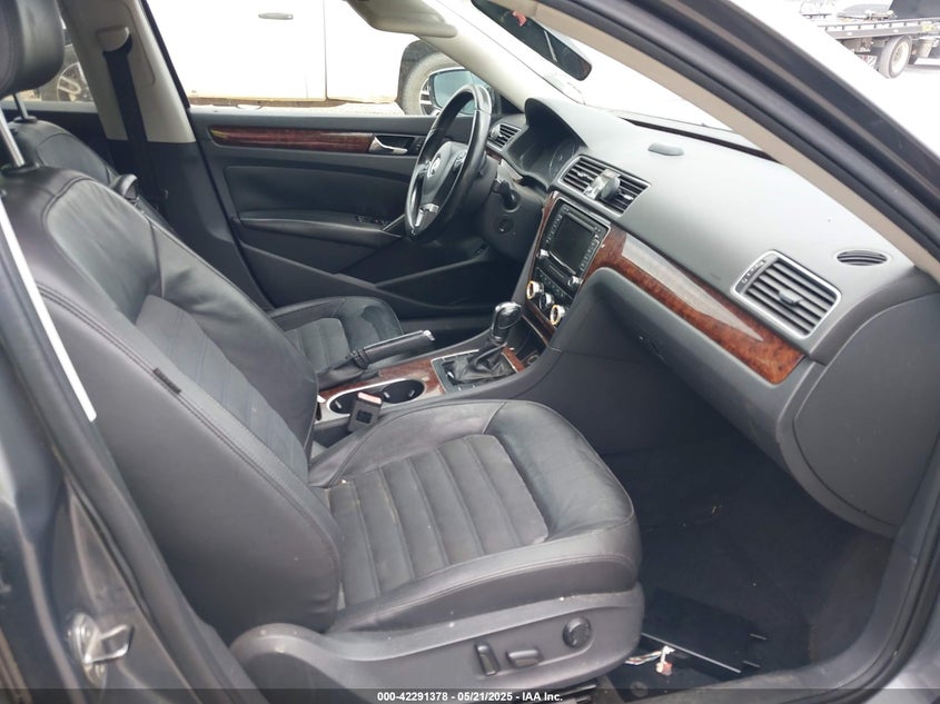2013 VOLKSWAGEN PASSAT VIN: 1VWCM7A3XDC010670