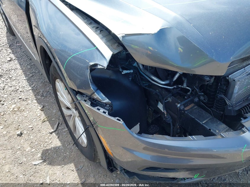 2018 VOLKSWAGEN TIGUAN 2.0T SE/2.0T SEL - 3VV2B7AX3JM138221