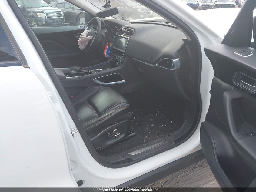 2019 JAGUAR F-PACE auction photo 5
