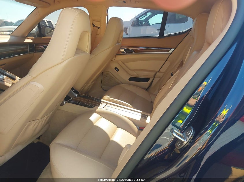 2012 PORSCHE PANAMERA VIN: WP0AB2A70CL061891