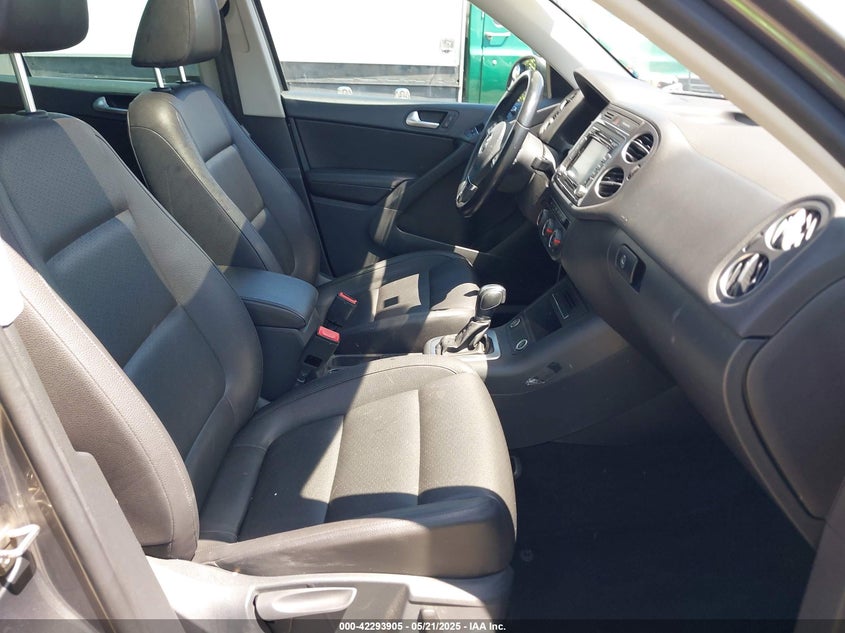 2015 VOLKSWAGEN TIGUAN VIN: WVGAV7AX4FW561281