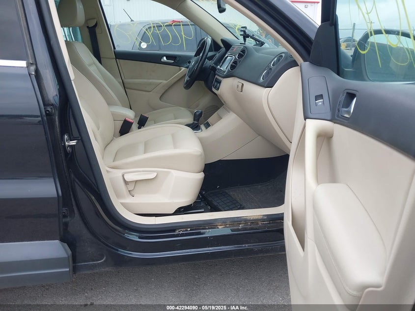 2011 VOLKSWAGEN TIGUAN VIN: WVGBV7AX7BW553514
