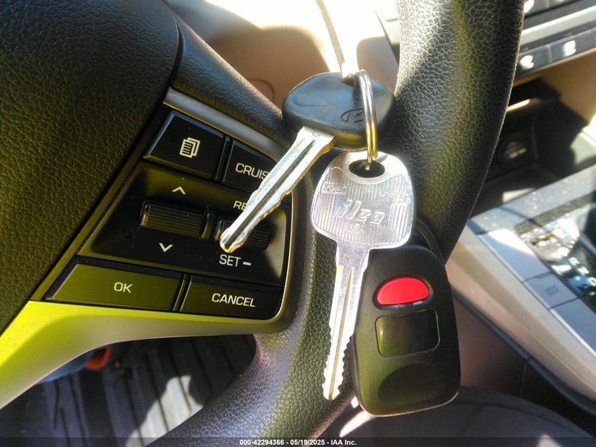 2017 HYUNDAI ELANTRA SE - 5NPD74LF6HH166090