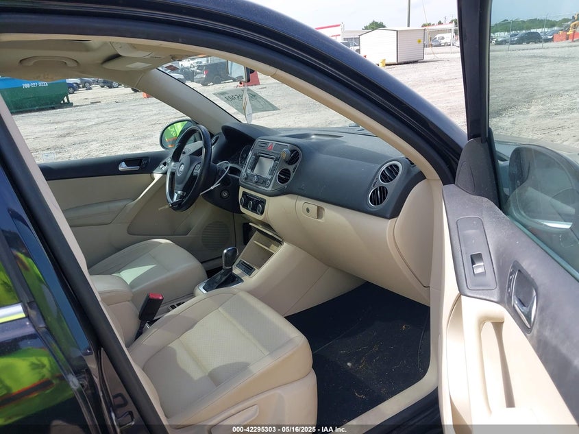 2011 VOLKSWAGEN TIGUAN VIN: WVGAV7AX2BW534218