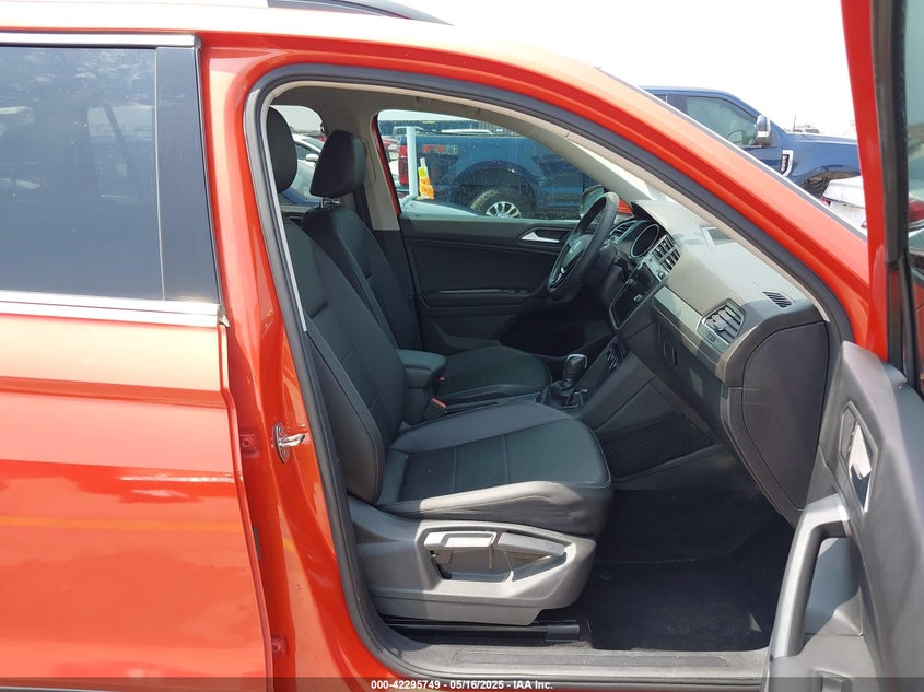 2019 VOLKSWAGEN TIGUAN VIN: 3VV3B7AX4KM045617