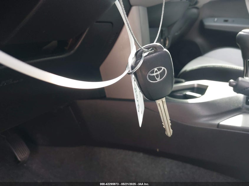 2016 TOYOTA RAV4 XLE - 2T3WFREV2GW281984