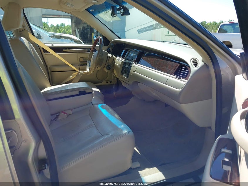 2009 Lincoln Town Car Signature Limited