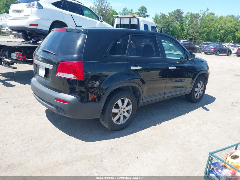 2011 KIA SORENTO VIN: 5XYKT3A11BG120590