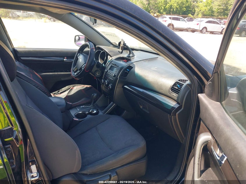 2011 KIA SORENTO VIN: 5XYKT3A11BG120590