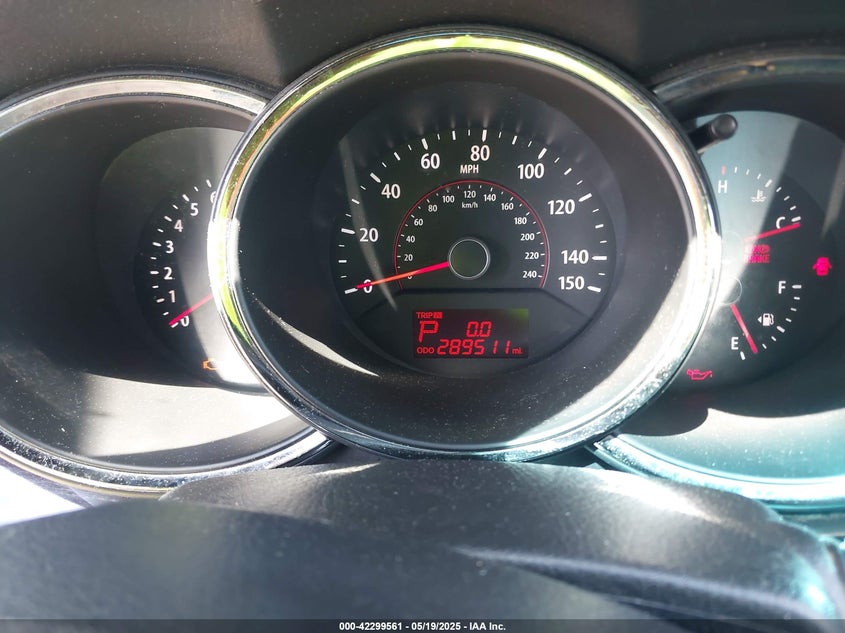2011 KIA SORENTO VIN: 5XYKT3A11BG120590