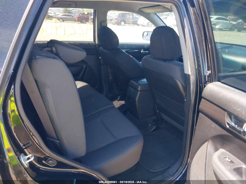 2011 KIA SORENTO VIN: 5XYKT3A11BG120590