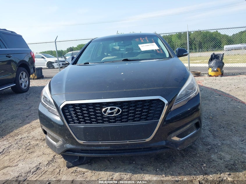2016 HYUNDAI SONATA VIN: KMHE24L11GA018549