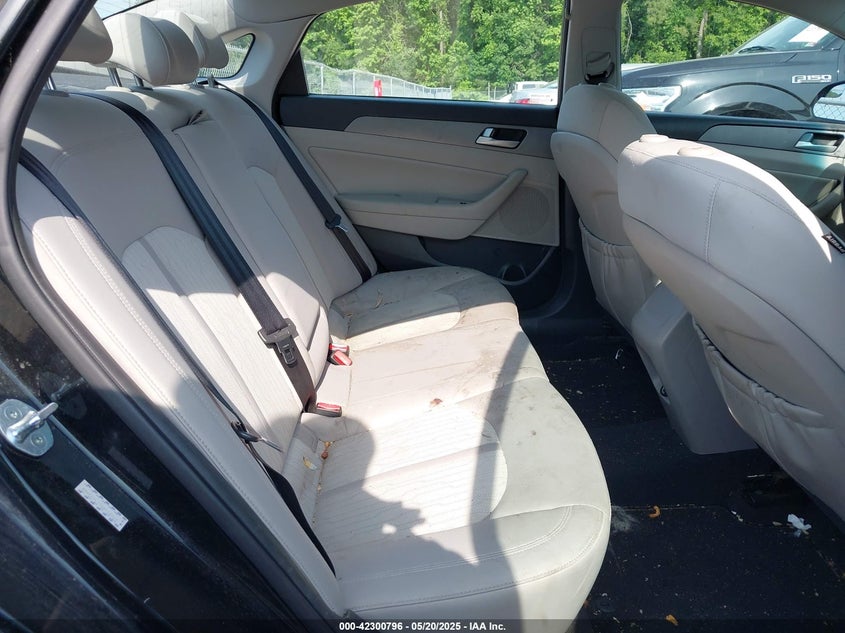2016 HYUNDAI SONATA VIN: KMHE24L11GA018549