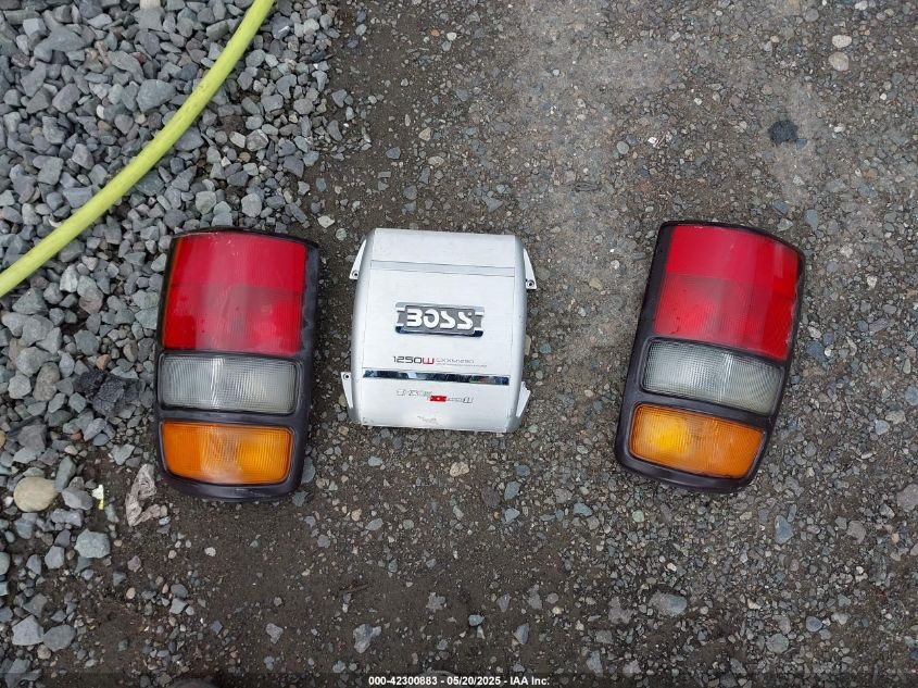 2001 Chevrolet Silverado 1500 VIN: 2GCEC19V311276616 Lot: 42300883