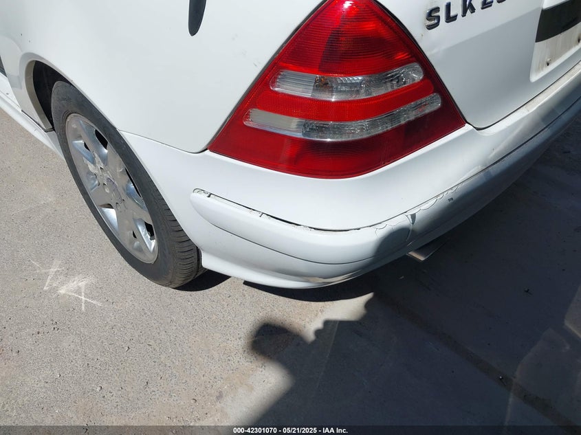2001 Mercedes-Benz Slk 230 Kompressor VIN: WDBKK49FX1F218767 Lot: 42301070