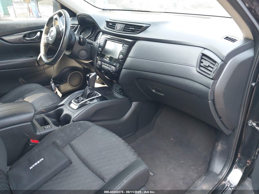 2018 NISSAN ROGUE VIN: KNMAT2MV6JP561051