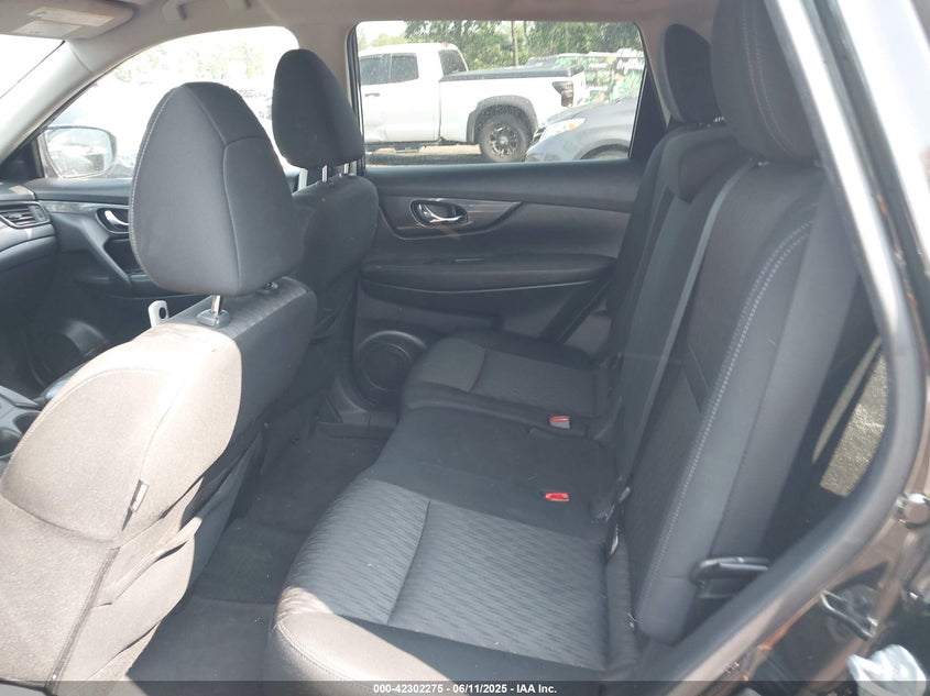 2018 NISSAN ROGUE VIN: KNMAT2MV6JP561051
