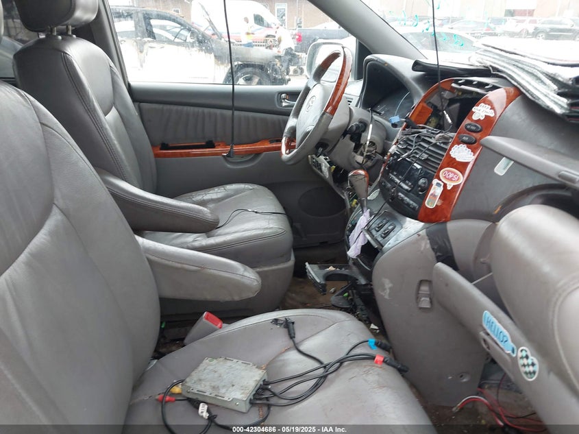 2007 TOYOTA SIENNA VIN: 5TDBK22C07S005499