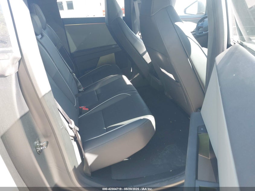 2025 TESLA CYBERTRUCK auction photo 8