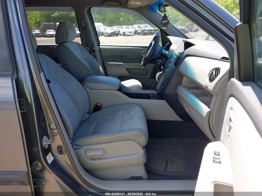 2011 HONDA PILOT VIN: 5FNYF4H20BB028772