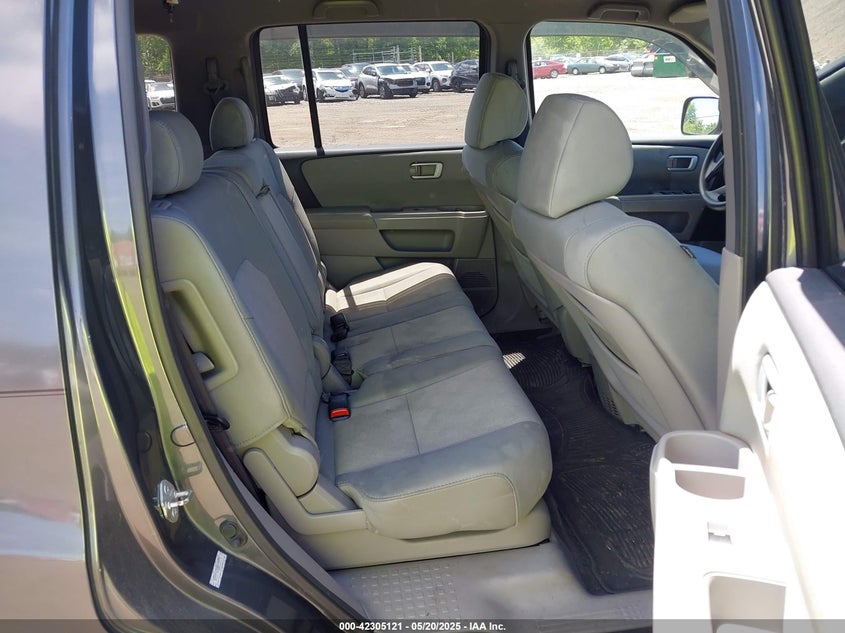2011 HONDA PILOT VIN: 5FNYF4H20BB028772