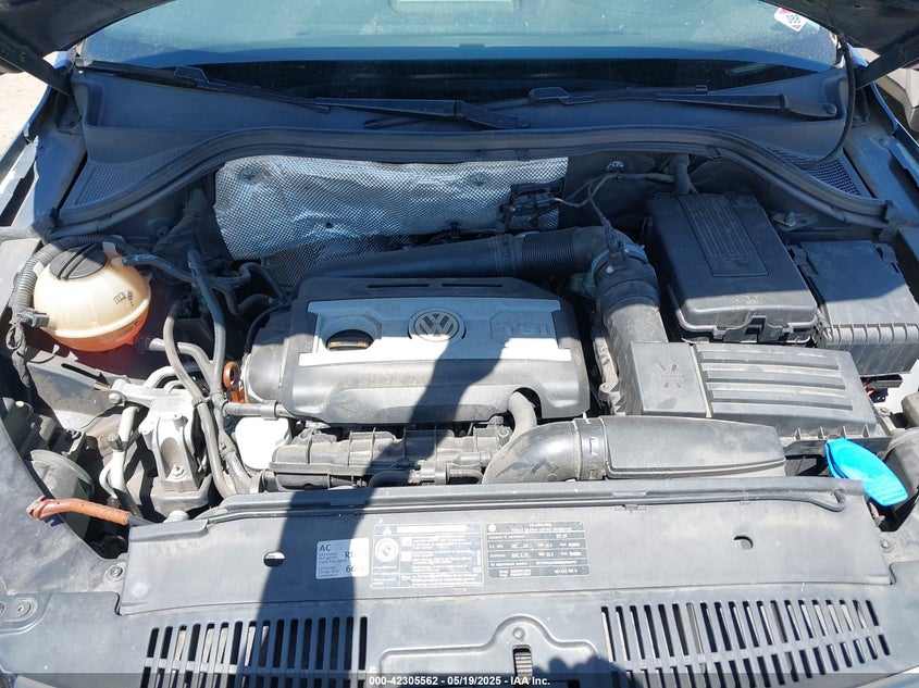 2011 VOLKSWAGEN TIGUAN VIN: WVGAV7AX1BW534176
