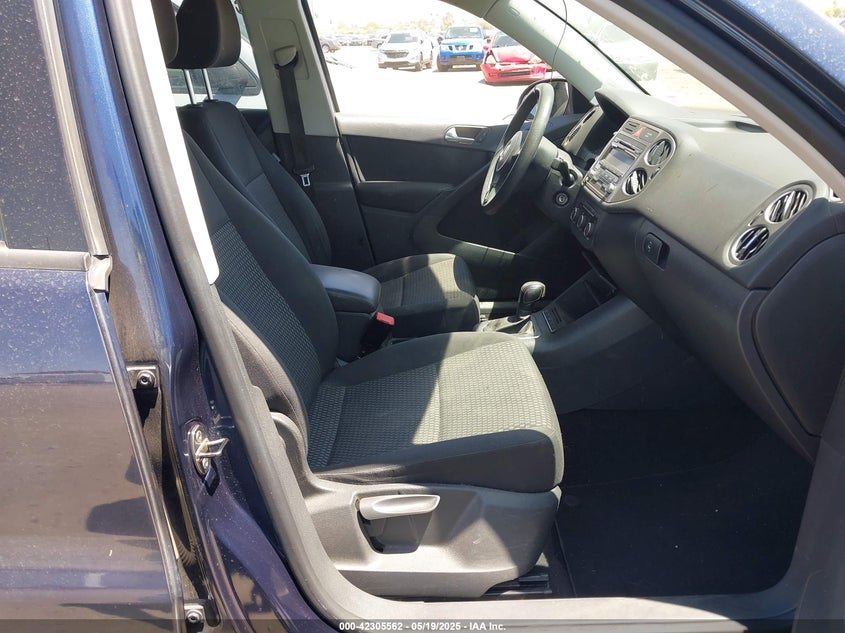 2011 VOLKSWAGEN TIGUAN VIN: WVGAV7AX1BW534176