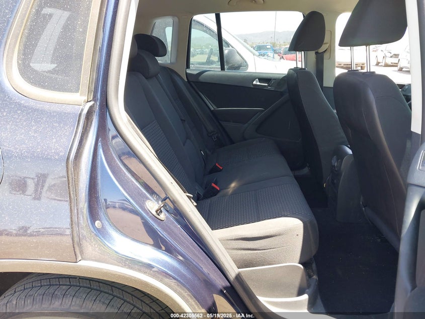2011 VOLKSWAGEN TIGUAN VIN: WVGAV7AX1BW534176