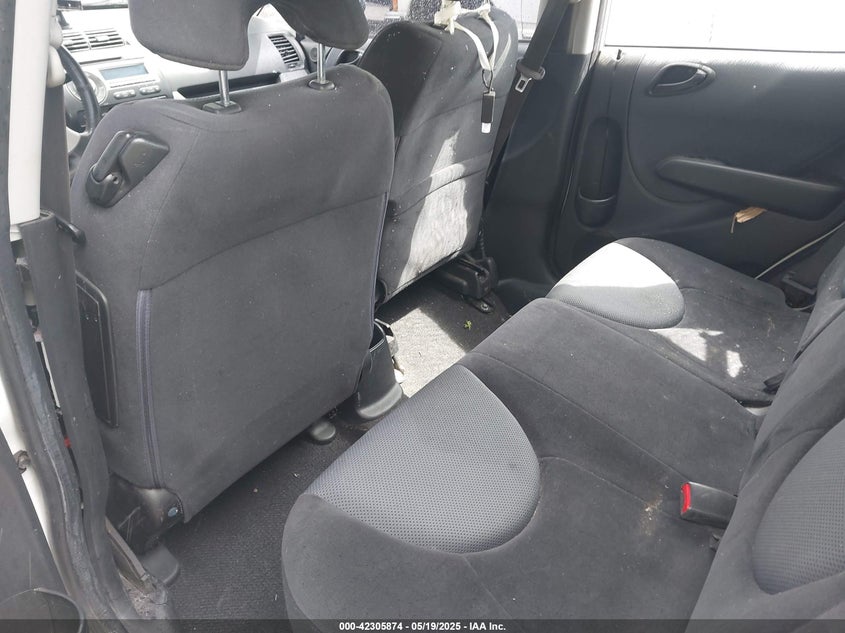 2007 HONDA FIT VIN: JHMGD38657S024112