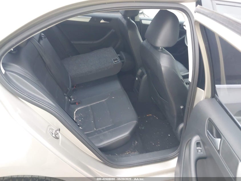 2013 VOLKSWAGEN JETTA VIN: 3VWDP7AJXDM239102