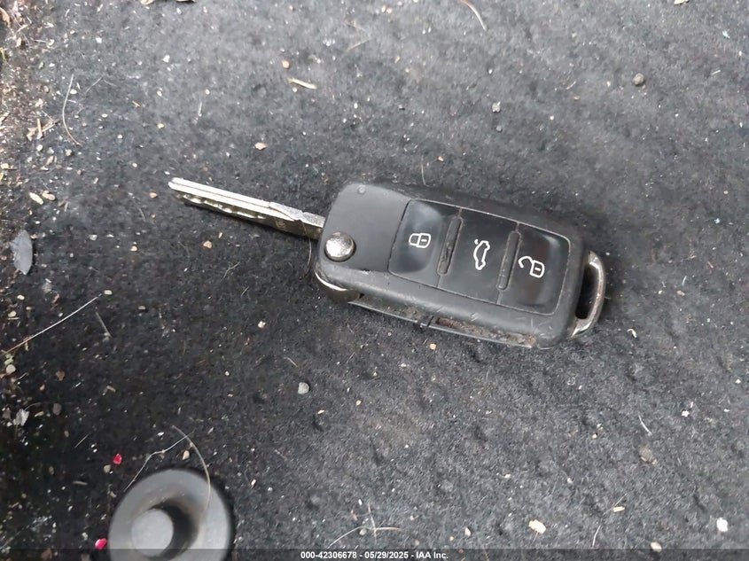 2013 VOLKSWAGEN JETTA 2.5L SE - 3VWDP7AJ1DM250490