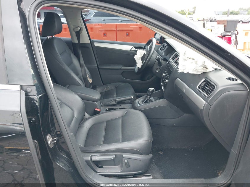 2013 VOLKSWAGEN JETTA 2.5L SE - 3VWDP7AJ1DM250490