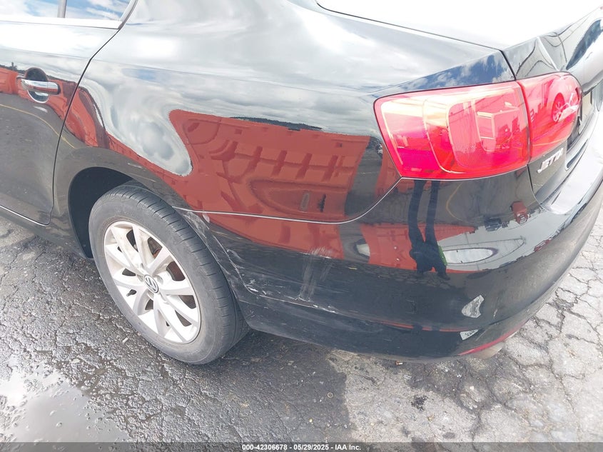 2013 VOLKSWAGEN JETTA 2.5L SE - 3VWDP7AJ1DM250490