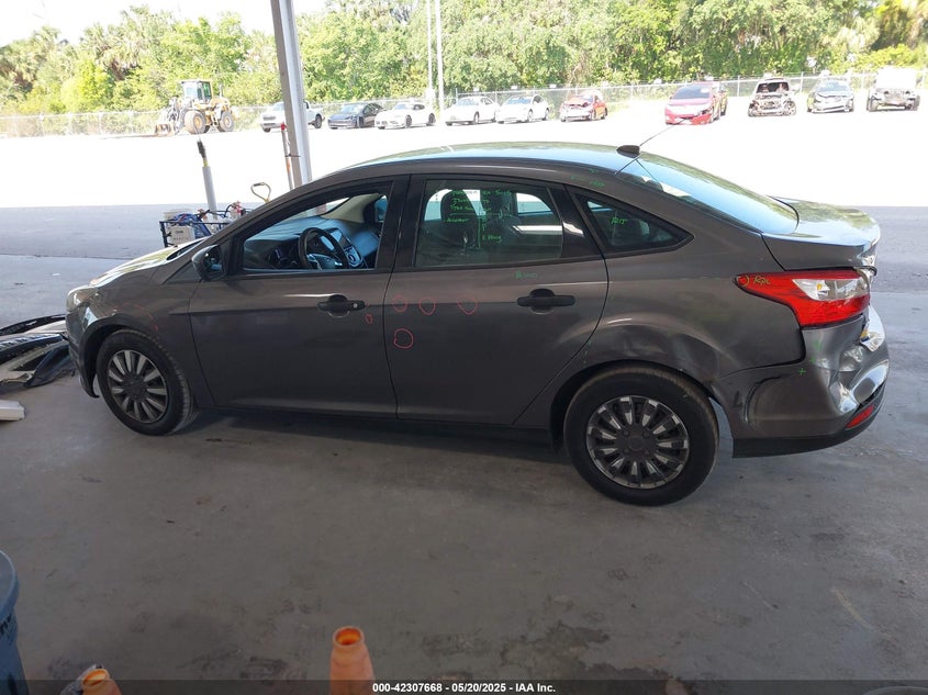 2013 FORD FOCUS VIN: 1FADP3E26DL187358
