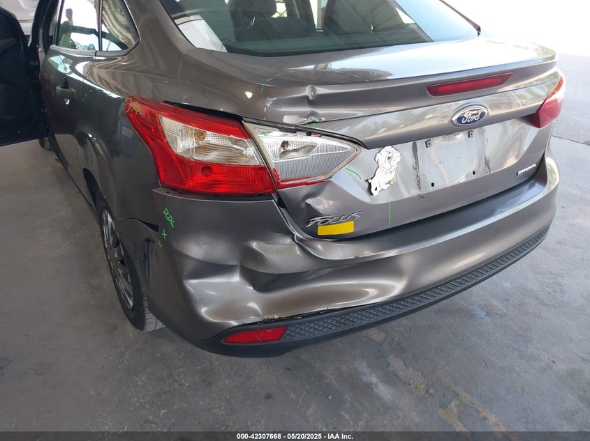 2013 FORD FOCUS VIN: 1FADP3E26DL187358