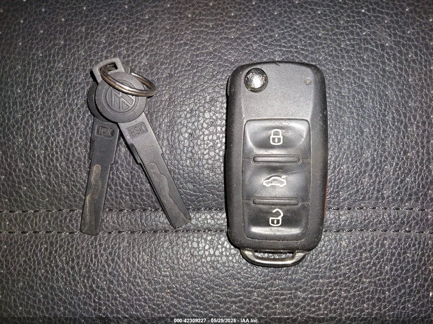 2016 VOLKSWAGEN PASSAT 1.8T SE - 1VWBT7A3XGC016701