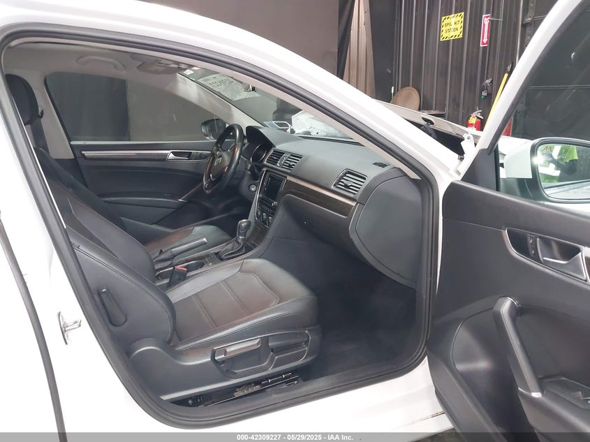 2016 VOLKSWAGEN PASSAT 1.8T SE - 1VWBT7A3XGC016701